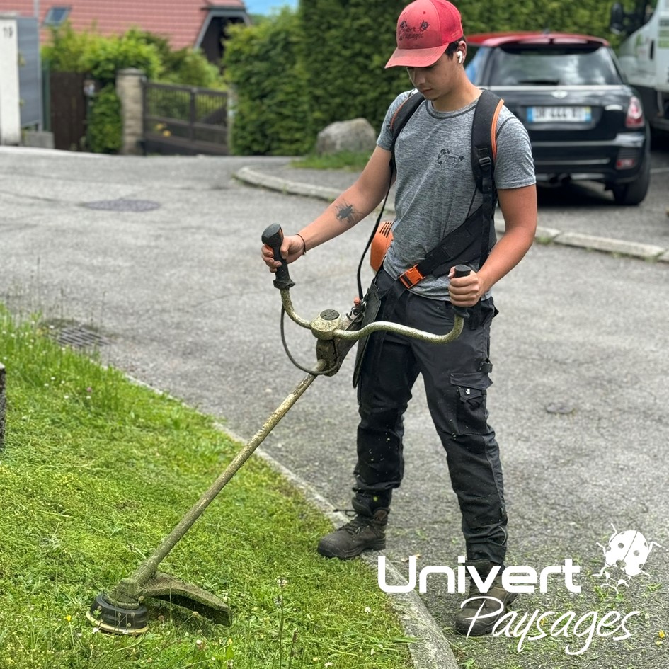 Entretien jardin soin aux plantes végétal jardinier paysagiste pays-de-gex univertpaysages